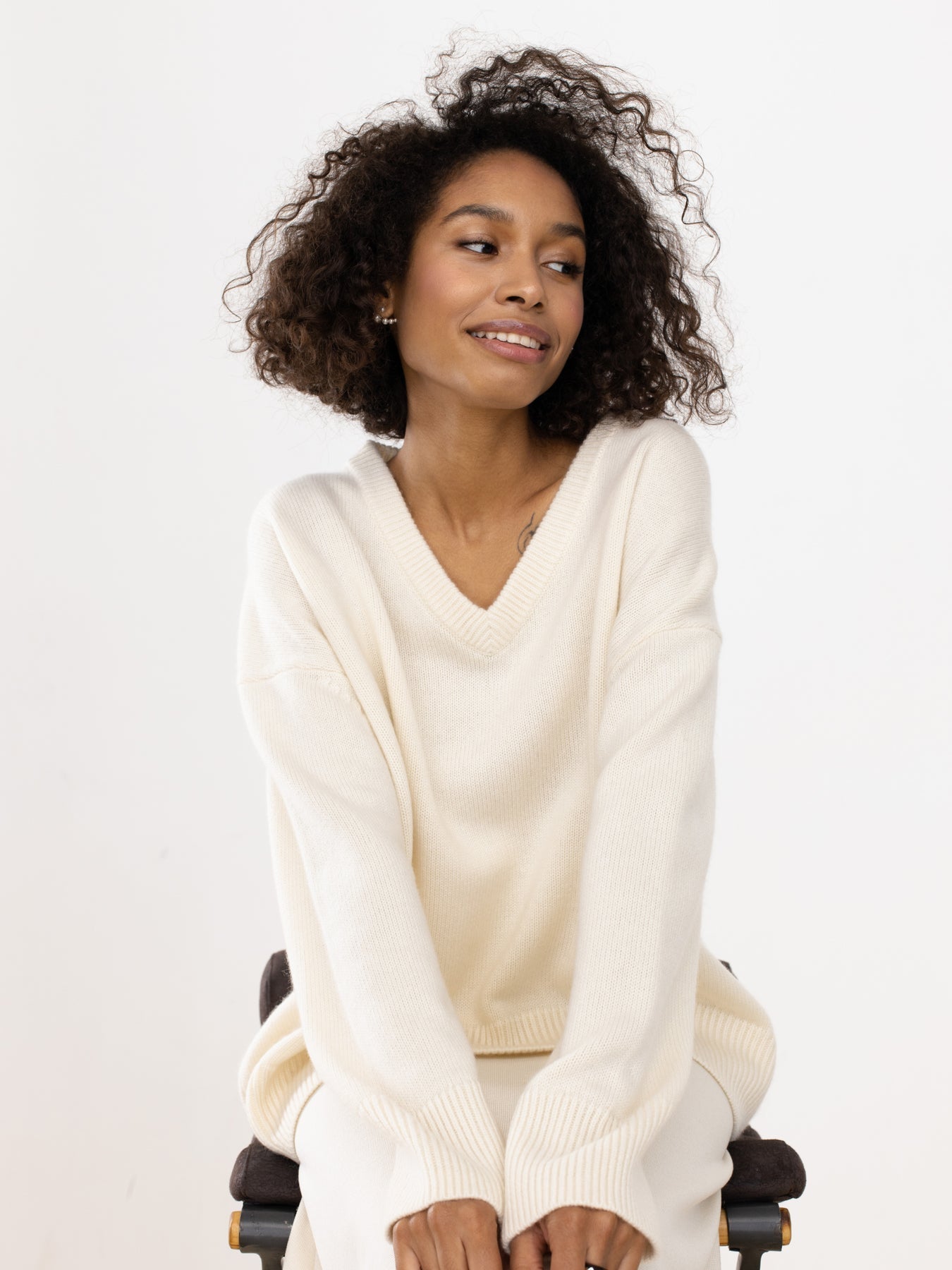 V-NECK PULLOVER SWEATER Secondary image