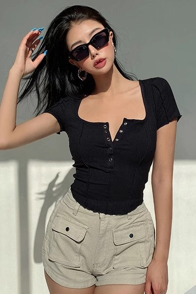 Tight Curved Hem Top Short Sleeved T-Shirt Secondary image