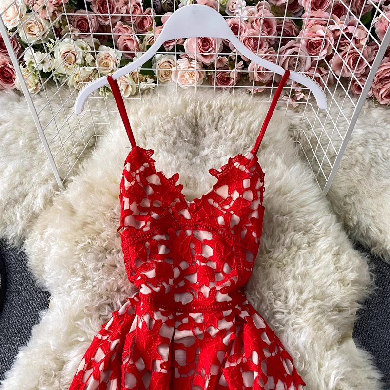 Women's hollow lace dress Secondary image