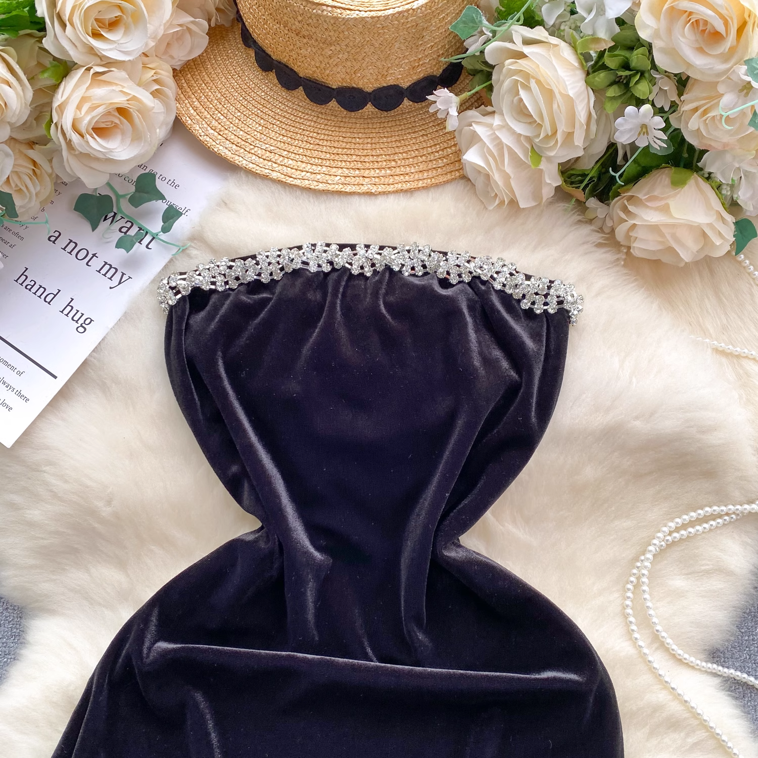 Retro velvet dress Secondary image