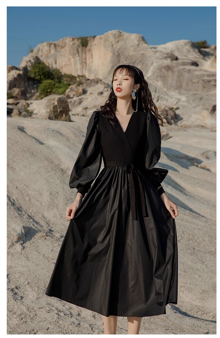 Knitted patchwork black v-neck long-sleeved dress Secondary image